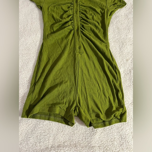 SHEIN Button Placket Ruched Front Rib-knit Solid Romper - Picture 6 of 6